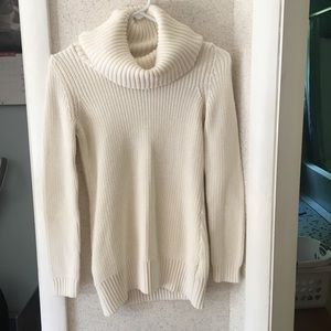 Cream h&m cable knit sweater
